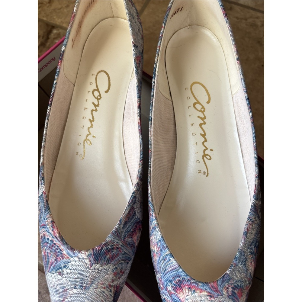 Connie Collection Floral Tapestry Pump Shoe Flats, Size 9 - Picture 5 of 7